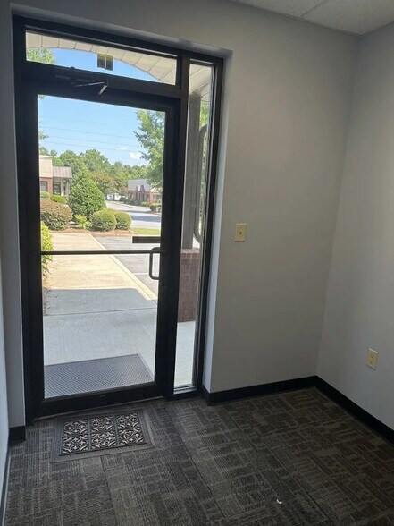 More Photos Of 1424 Veterans Dr, Conyers Flex For Lease