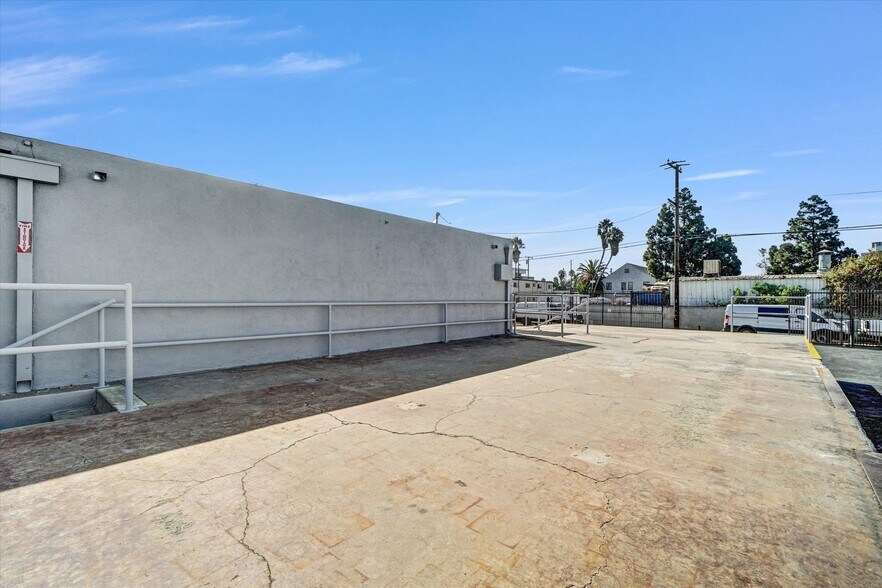 More Photos Of 520 W Pacific Coast Hwy, Long Beach Flex For Sale