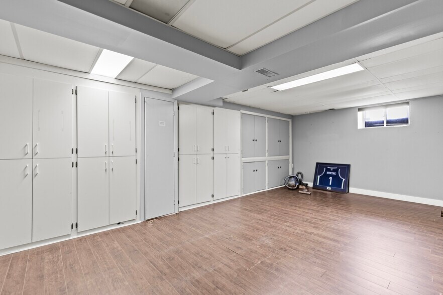 More Photos Of 196 King St, St Catharines Office For Sale