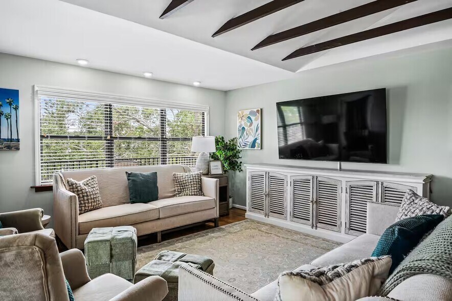 More Photos Of 3062 Beach Blvd S, Gulfport Freestanding For Sale