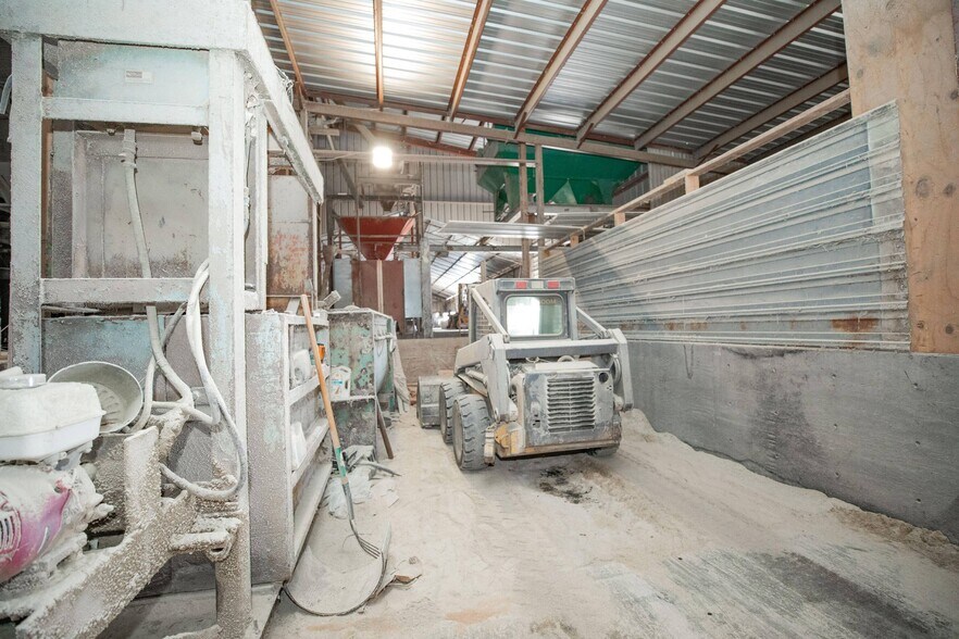 More Photos Of 9705 SE 1300th Rd, Humansville Industrial For Sale