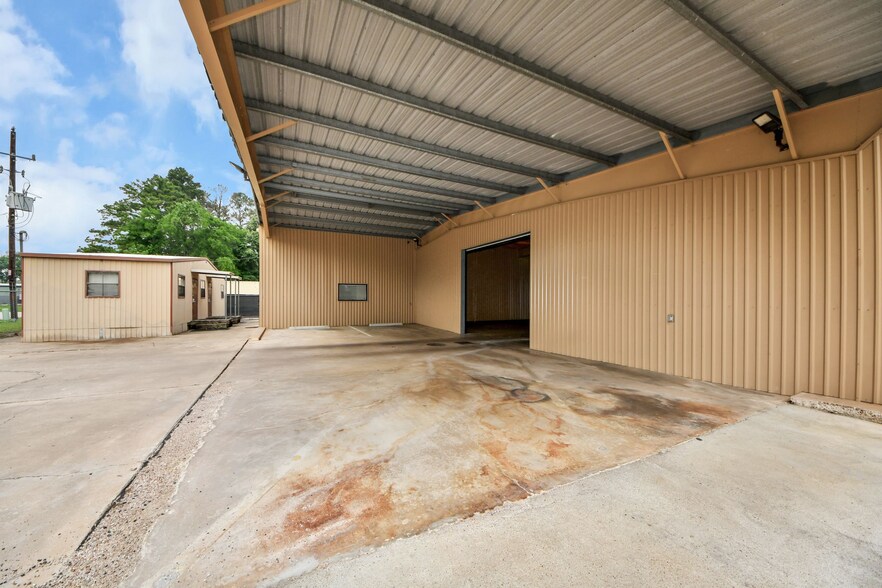 More Photos Of 10814 Woodedge Dr, Houston Warehouse For Sale
