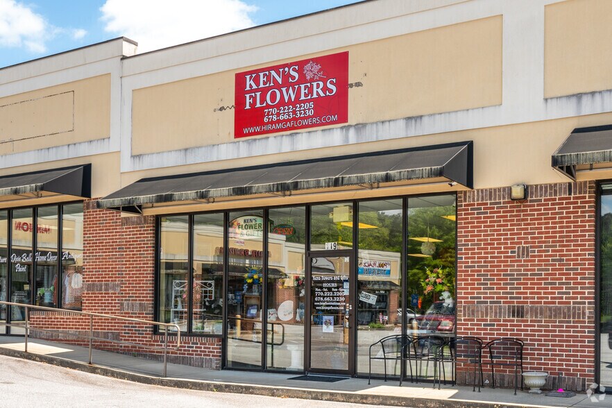 More Photos Of 45 Darbys Crossing Dr, Hiram Freestanding For Lease