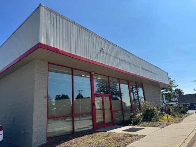 More Photos Of 1220 Shelburne Rd, South Burlington Freestanding For Lease