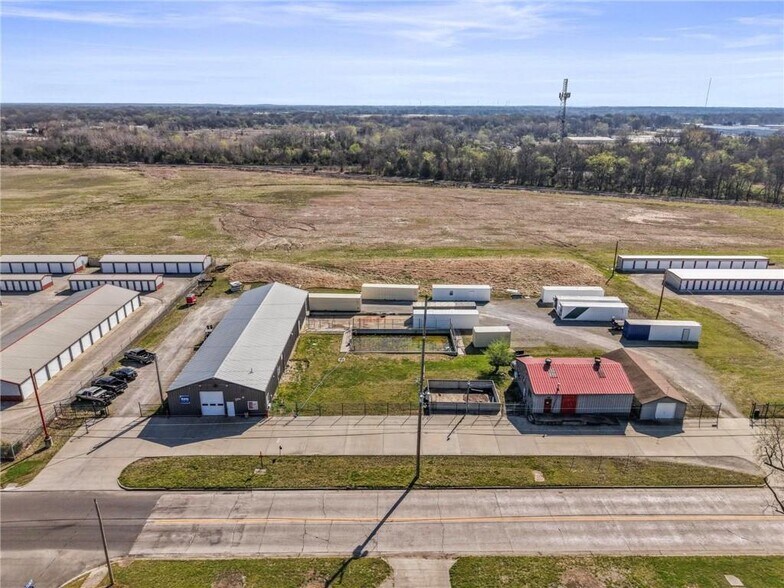 More Photos Of 305 S Joplin St, Pittsburg Warehouse For Sale