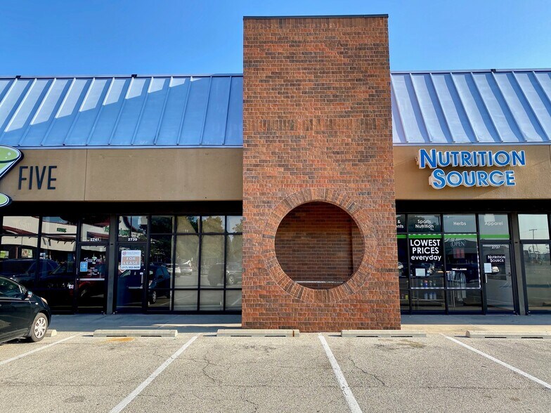 More Photos Of 2719-2777 S 6th St, Springfield General Retail For Sale