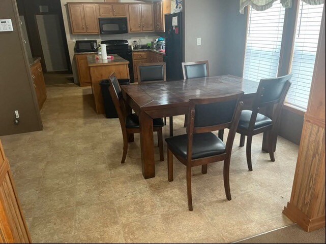 More Photos Of 1080 85 hwy, Dilley Multifamily For Lease