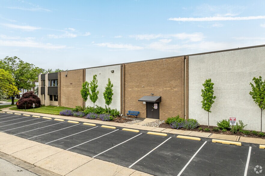 More Photos Of 6 Horne Dr, Folcroft Warehouse For Lease