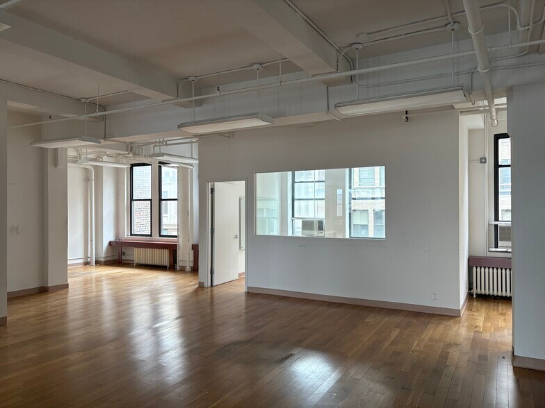 More Photos Of 260 W 35th St, New York Office Residential For Lease
