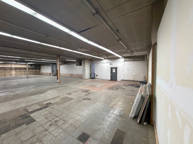 More Photos Of 221 Cherry Ave NE, Canton Distribution For Lease
