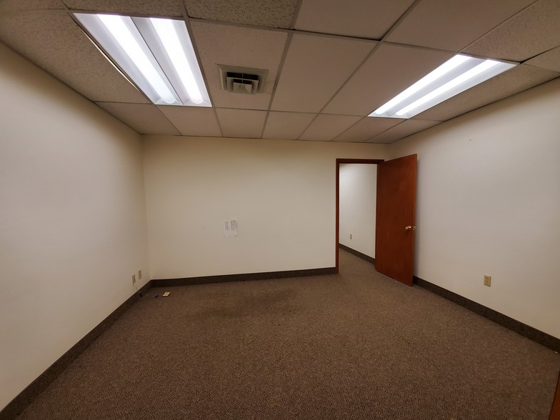 More Photos Of 227 28th St, Newport News Storefront Retail Office For Lease