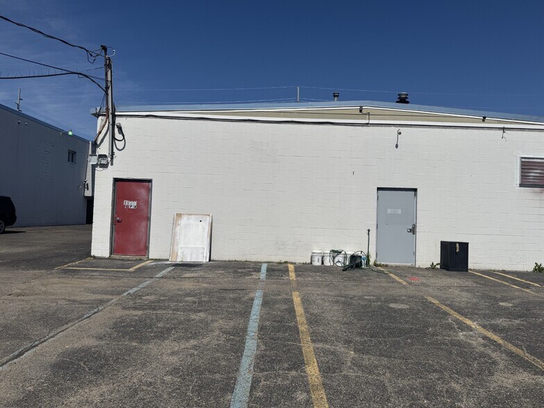 More Photos Of 46896-46916 Gratiot Ave, Chesterfield Unknown For Lease