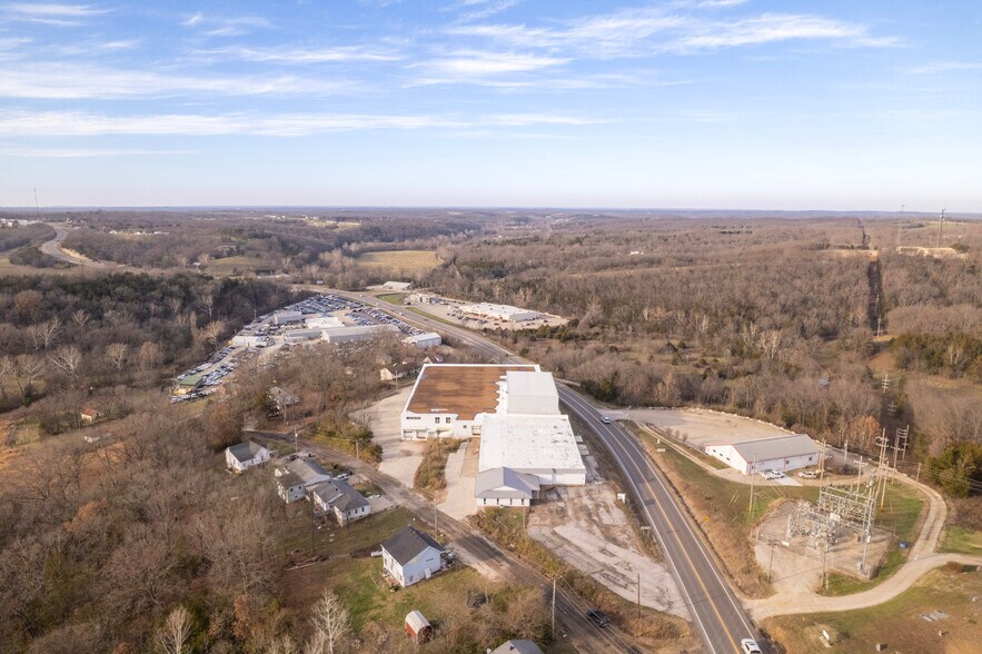 More Photos Of 209 W Main St, Linn Warehouse For Sale