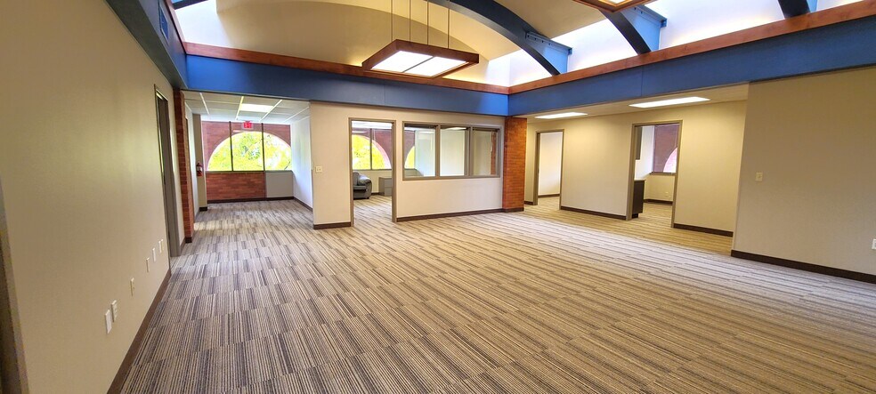 More Photos Of 333 High St NE, Salem Office For Lease