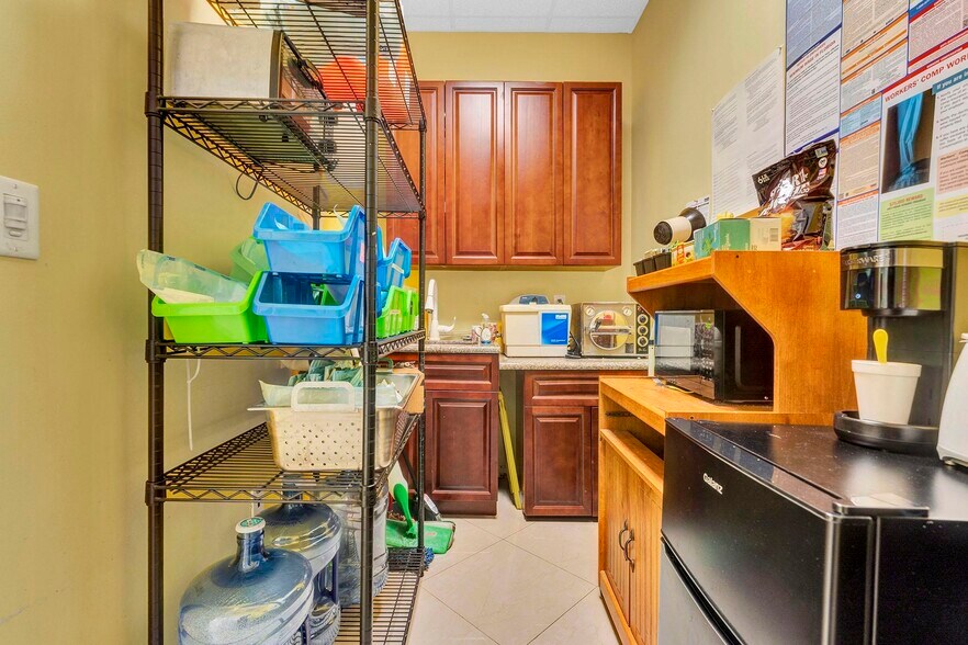 More Photos Of 1741-1759 N University Dr, Pembroke Pines Storefront Retail Office For Sale