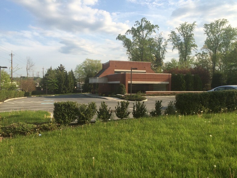 More Photos Of 19501 Frederick Rd, Germantown General Retail For Lease