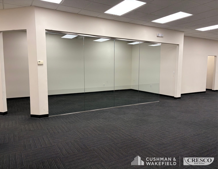 More Photos Of 5970 Cochran Rd, Solon Office For Lease