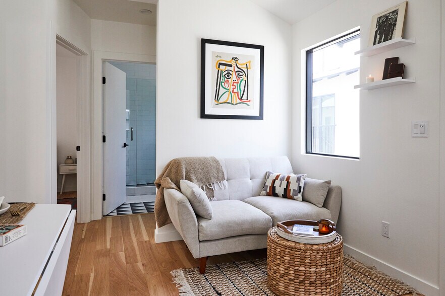 More Photos Of 908-912 Everett St, Los Angeles Apartments For Sale