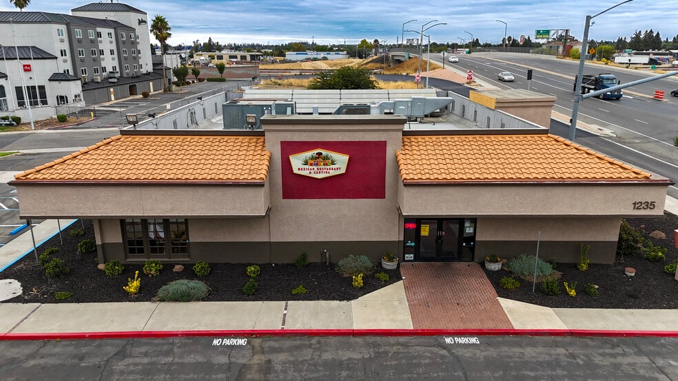 Primary Photo Of 1235 Harbor Blvd, West Sacramento Restaurant For Lease