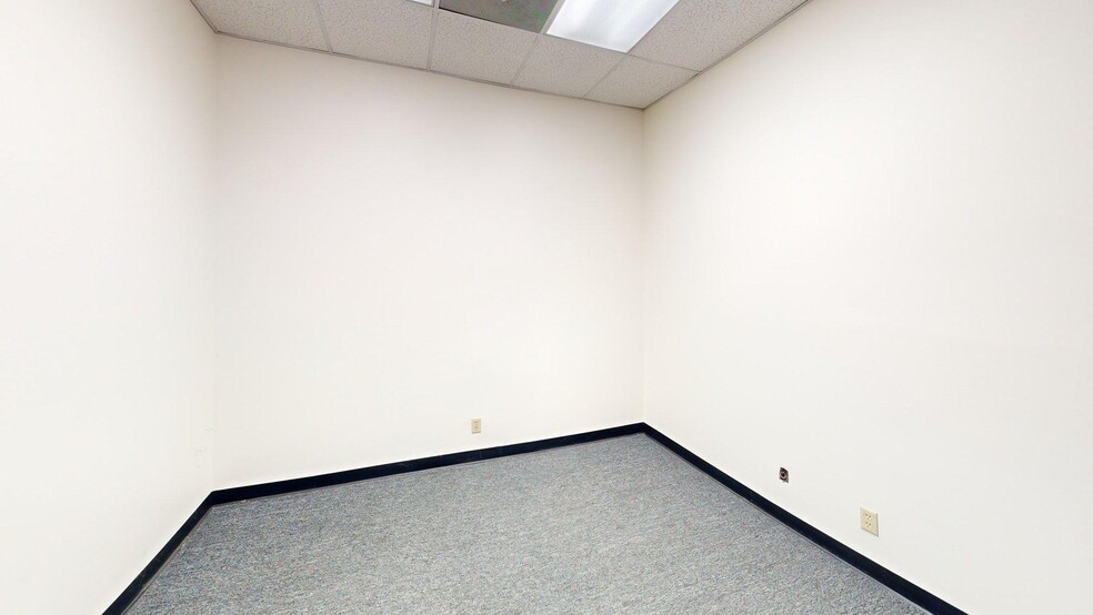 More Photos Of 370 Amapola Ave, Torrance Unknown For Lease