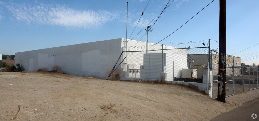 More Photos Of 15498 Village Dr, Victorville Office For Sale