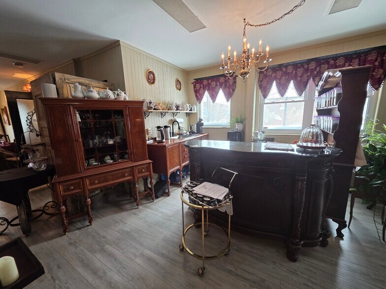 More Photos Of 57 Division St, Welland Storefront Retail Residential For Sale