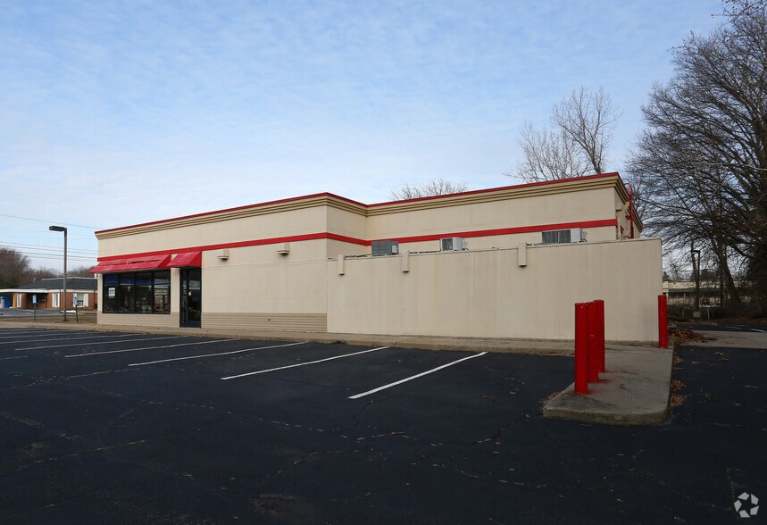 More Photos Of 980 S Main St, Cheshire Fast Food For Lease