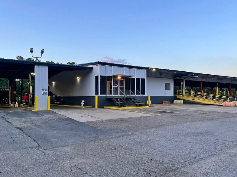 More Photos Of 9600 Express Ln, Richmond Truck Terminal For Lease