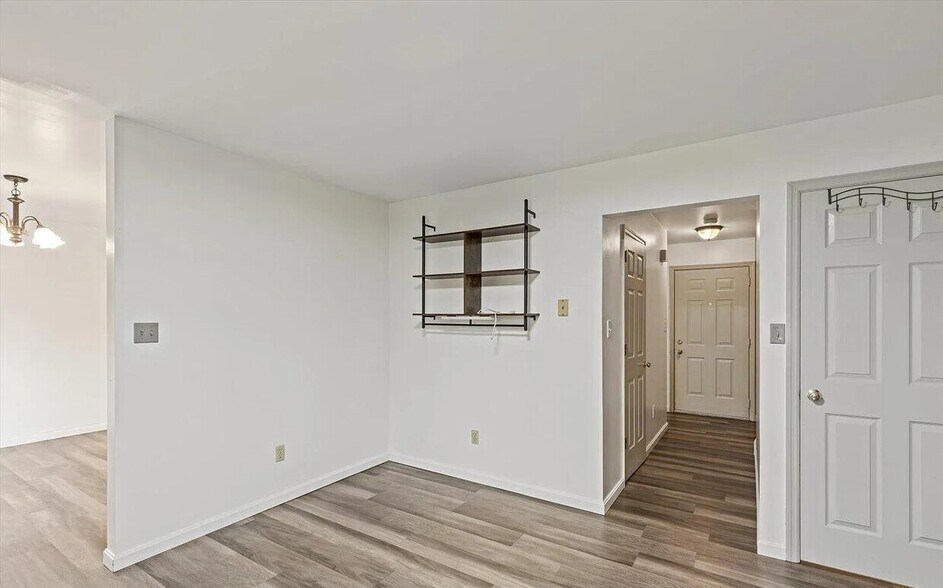 More Photos Of 585 Westbrooke Dr, Elizabethtown Specialty For Lease