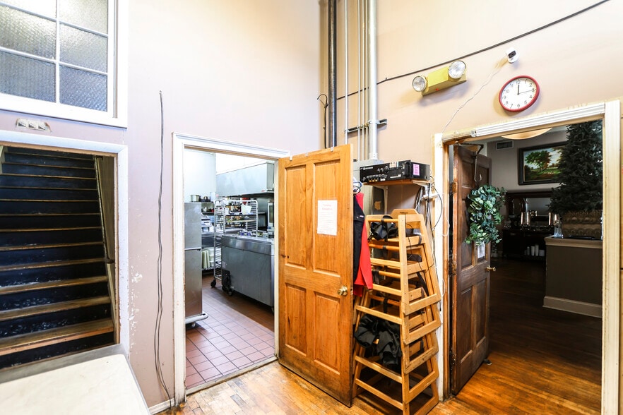 More Photos Of 1024 Noble St, Anniston Storefront Retail Office For Sale