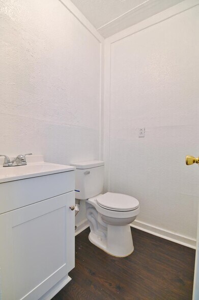 More Photos Of 1759 US Hwy Bsn 340 W, Stanley Auto Dealership For Sale