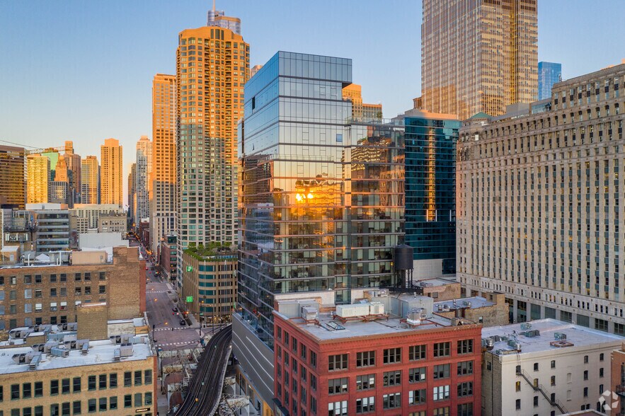 Primary Photo Of 221 W Hubbard St, Chicago Apartments For Lease