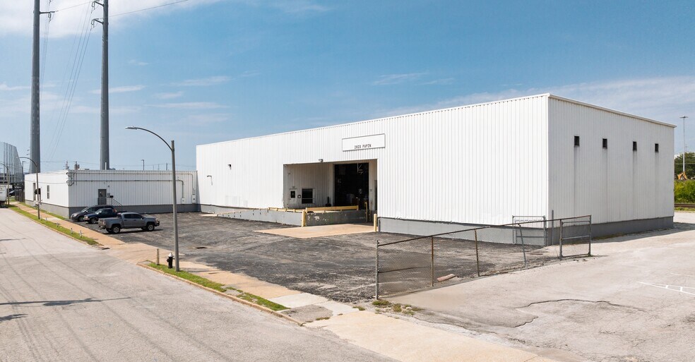 Primary Photo Of 2823 Papin St, Saint Louis Warehouse For Sale