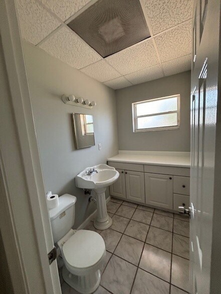 More Photos Of 6221 Pembroke Rd, Hollywood Office For Lease