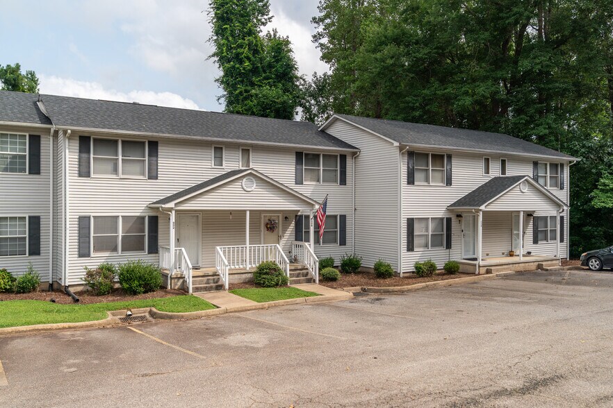 Primary Photo Of 210 Smith St, South Hill Apartments For Sale