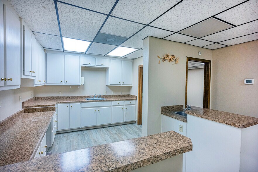 More Photos Of 4432 S Tx-289-loop, Lubbock Office For Sale