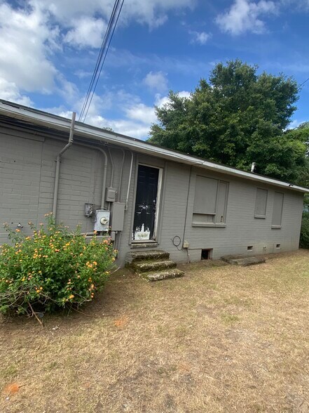 More Photos Of 1103 W Gordon Ave, Albany General Retail For Sale