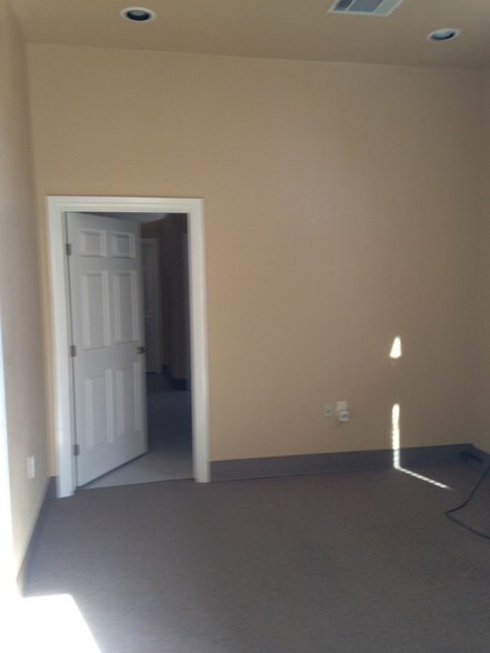 More Photos Of 818 N Highway 67, Cedar Hill Unknown For Lease