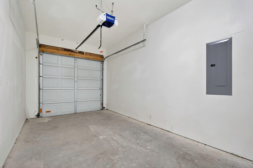 More Photos Of 6121 Highway 177, Shawnee Warehouse For Lease
