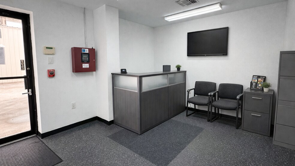 More Photos Of 13408 Redfish Ln, Stafford Warehouse For Lease