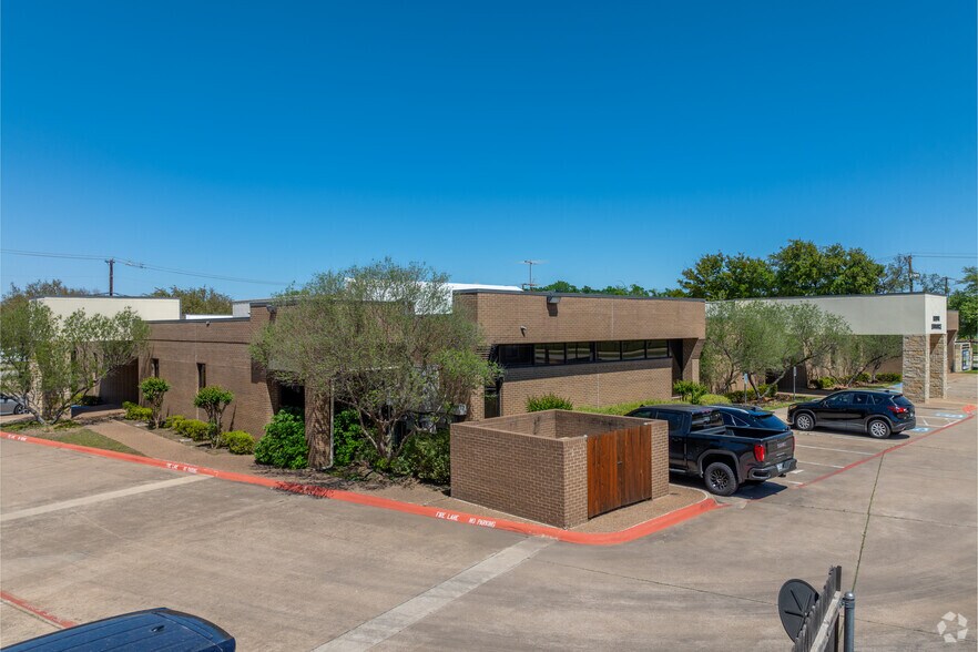 More Photos Of 4200 Bryant Irvin Rd, Benbrook Medical For Lease
