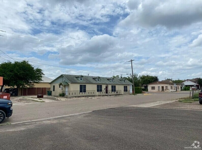 Primary Photo Of 104 N Texas St, Rio Grande City Specialty For Sale