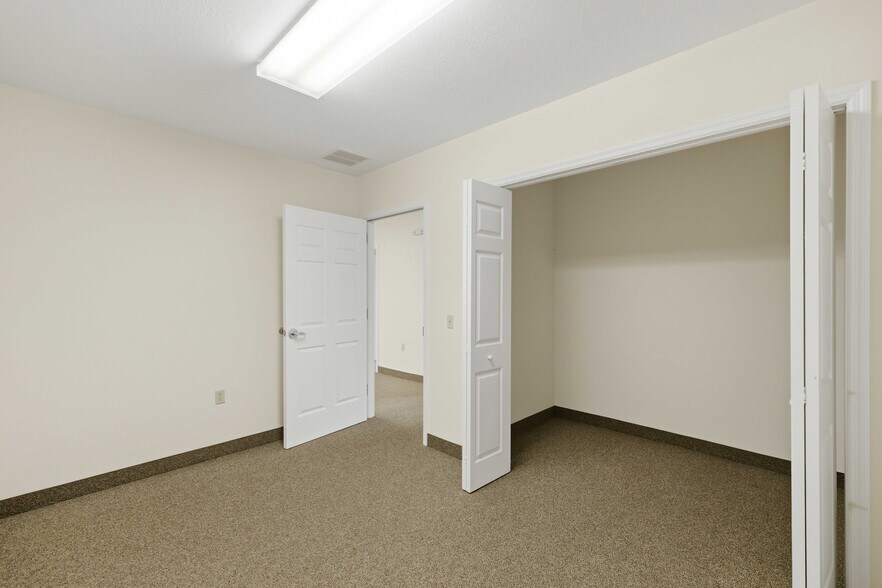 More Photos Of 4378 NE 35th St, Ocala Warehouse For Lease