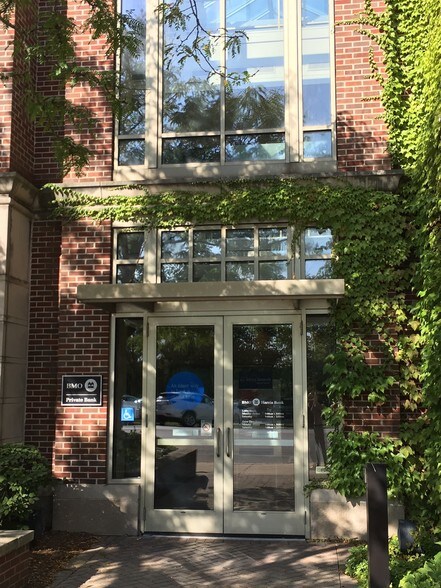 More Photos Of 520 Green Bay Rd, Winnetka Office For Lease