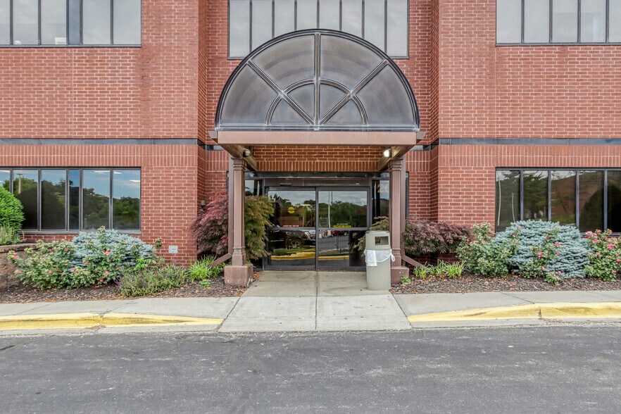 More Photos Of 200 NE 54th St, Kansas City Medical For Lease