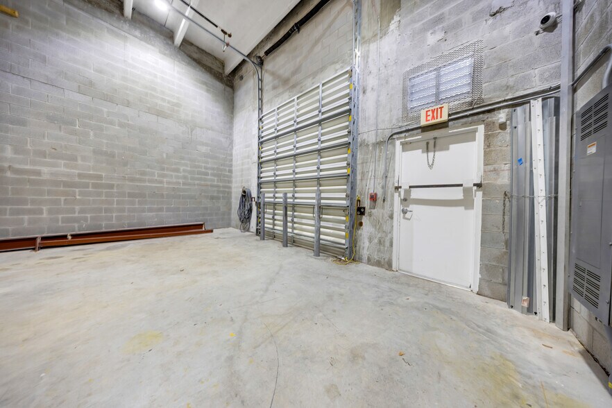 More Photos Of 11379-11399 NW 122nd St, Medley Warehouse For Sale
