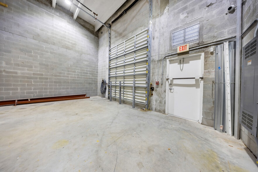 More Photos Of 11379-11399 NW 122nd St, Medley Warehouse For Sale