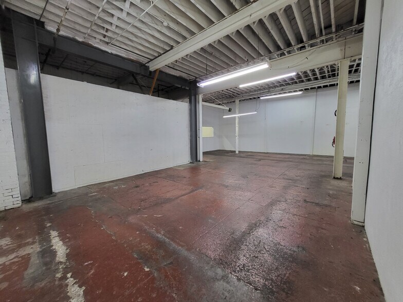 More Photos Of 1501-1505 S Central Ave, Los Angeles Showroom For Lease