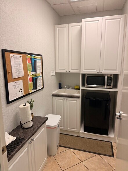 More Photos Of 12401 Brantley Commons Ct, Fort Myers Medical For Lease