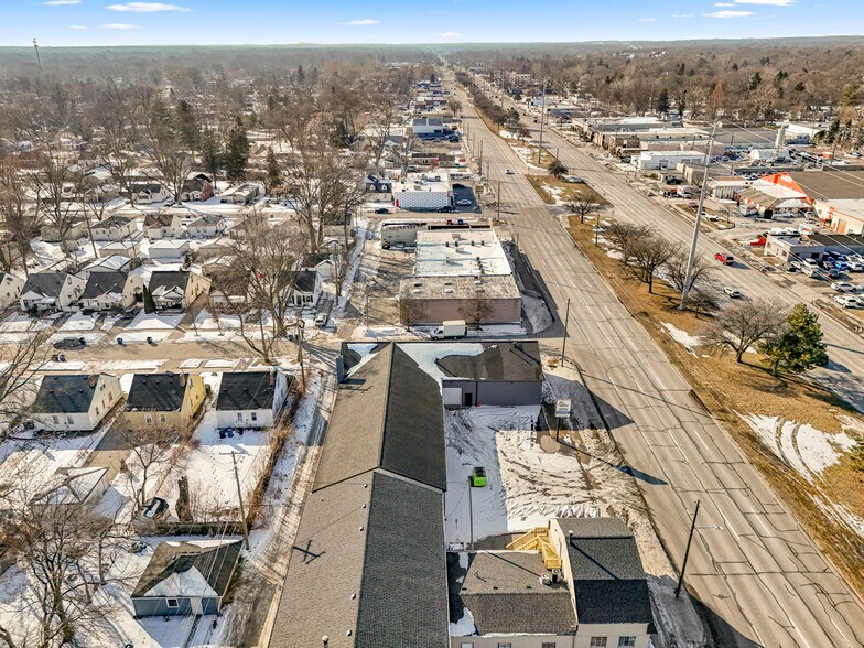 More Photos Of 26289 W Eight Mile Rd, Redford Township Manufacturing For Lease